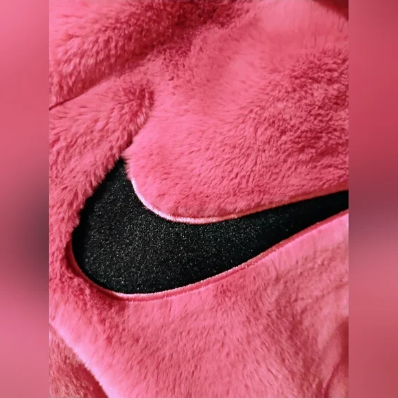 NIKE SIZE LARGE PINK FAUX FUR COAT - Picture 3 of 7